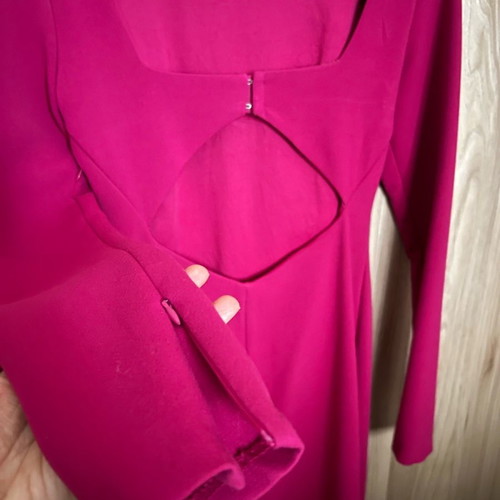 Zara short fuchsia dress used with open back and long sleeve
