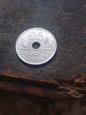Denmark 25 Ore 1967 coin used