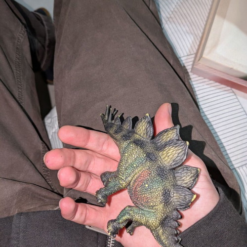 Dinosaur miniatures like new, set of 4 pieces