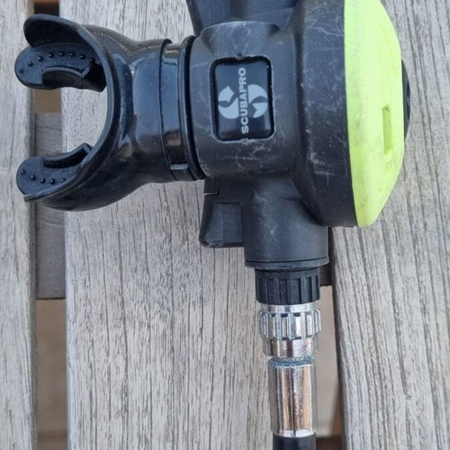 Scubapro MK25 S555 diving regulator used with compact console