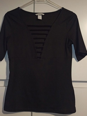 H&M women's black t-shirt like new, elastic