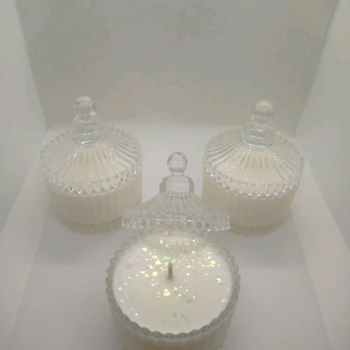 Handmade soy candle with sensual wood scent small and elegant