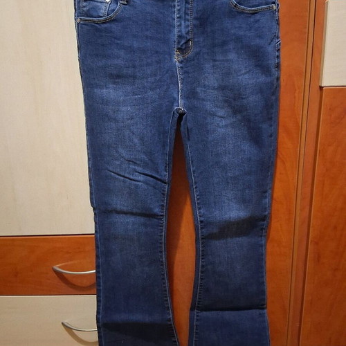 Women's jeans like new, medium size, blue, flare style
