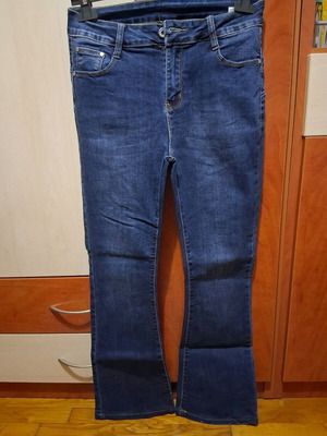 Γυναικείο jeans σχεδόν αφόρετο, μέτριο μέγεθος, μπλε, καμπάνα
