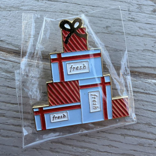 Gift box pin new