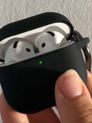 AirPods 4 με ενεργή ακύρωση θορύβου σαν καινούργια