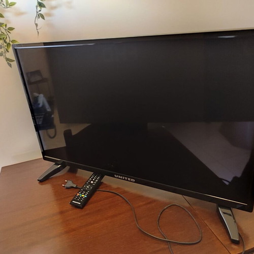 United LED TV 32 inches used, non-smart