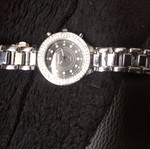 Women's wristwatch new silver with round dial and rhinestones
