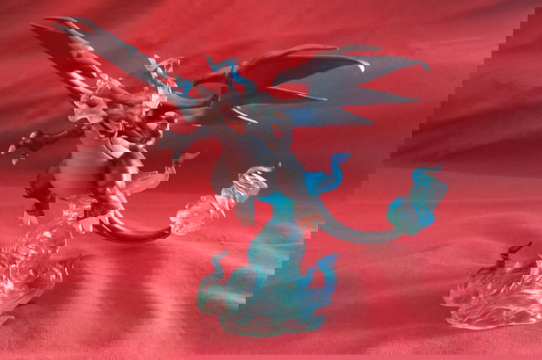 Mega Charizard X miniature - Pokémon figure