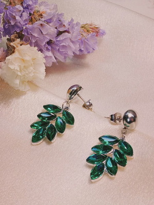 Silver earrings with emerald crystal leaves, new