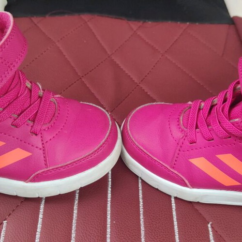 Adidas kids shoes size 23 like new
