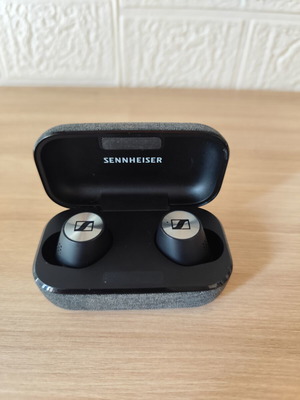 Sennheiser Momentum True Wireless 2 слушалки употребявани, черни с платнен калъф