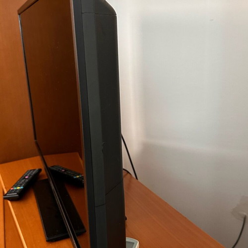 Hyundai 32HYT230K 32-inch LED TV used with HDMI and USB