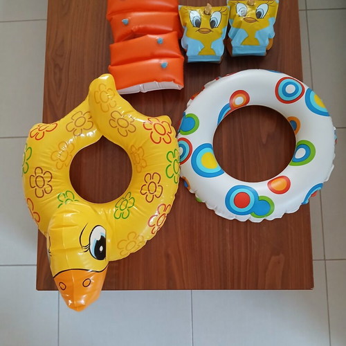 Children's swim float set with 2 arm bands and 2 rings
