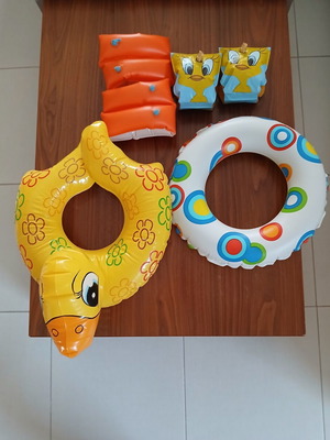 Children's swim float set with 2 arm bands and 2 rings