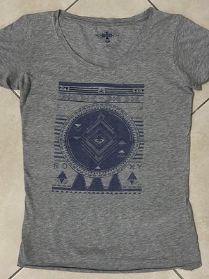 Roxy Women T-Shirt grey melange with Aztec tribal graphic print size XS like new