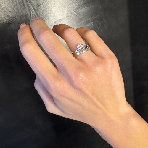 Oval solitaire ring white zircon 14K white gold like new