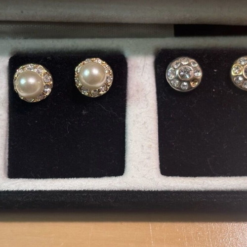 Pierre Cardin earring case like new, 6 pairs