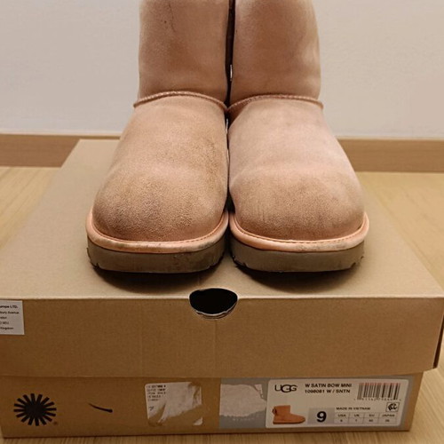 UGG pink boots with satin bow, like new