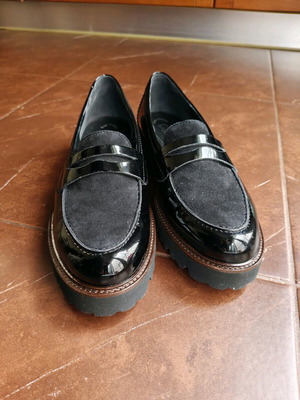 Gabor loafers size 40 black patent leather like new