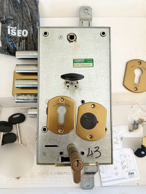 Ключалка за врата Mottura употребявана с втори ключ Balomenos Doors