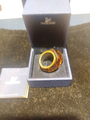 Swarovski ring like new, beige