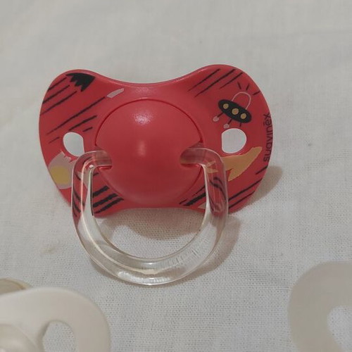 Set of pacifiers 0-6 months like new