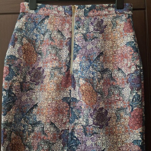 Skirt and Lilac Tank Top Set like new, colorful with gold zippers