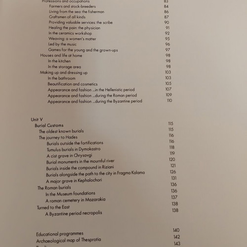 Igoumenitsa Archaeological Museum book, perfect condition