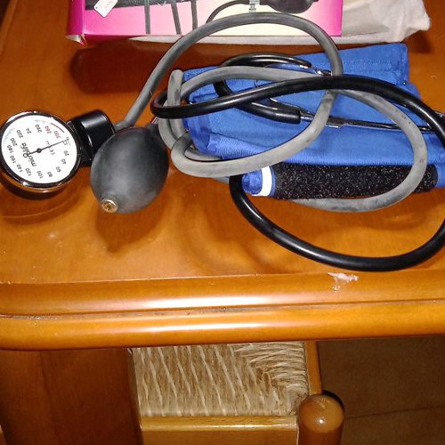 Blood pressure monitor like new with brand new cuff and bulb