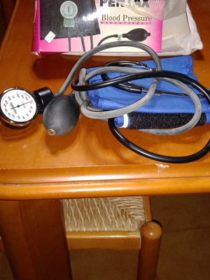 Πιεσόμετρο σαν καινούργιο με ολοκαίνουρια περιχειρίδα και πουάρ