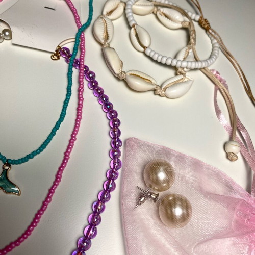 Summer jewelry set new with 3 necklaces, 2 bracelets and earrings