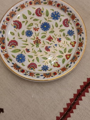 Decorative Plate Handpainted Roditiko With Gold Details Like New