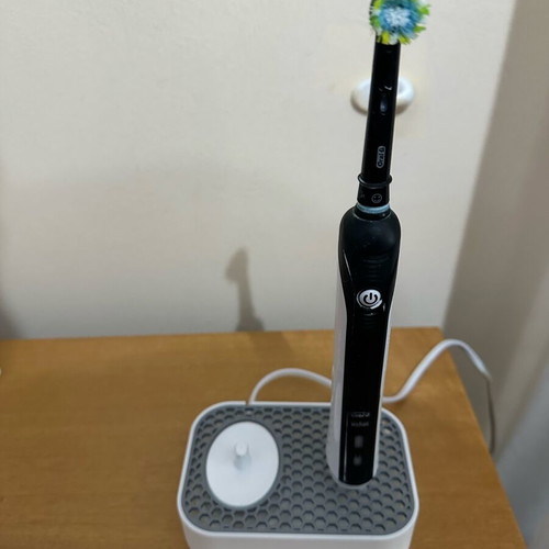 Oral-B toothbrush holder like new, minimal gray design