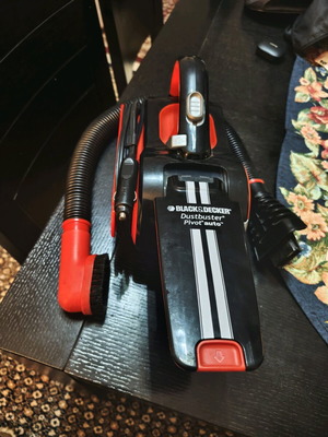 Black & Decker Dustbuster Pivot 12V car vacuum cleaner used