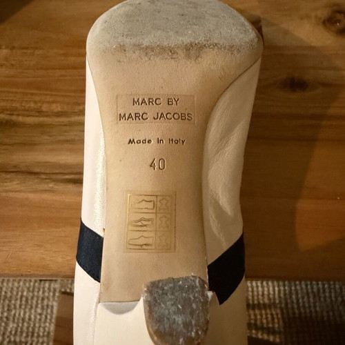 Γόβες Marc by Marc Jacobs Νο 40 σαν καινούργιο, εκρού με μαύρους φιόγκους