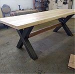  Τραπέζι από μασίφ ατόφιο δρύινο ξύλο σε διαστάσεις 2.00 χ 0.90 σε χιαστι μεταλλική στιβαρή βάση.