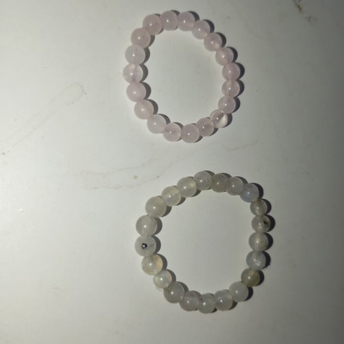 Rings new, two sizes, polished natural stones on elastic cord