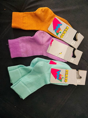 Children's socks for 1-2 years new, neutral colors, 4 pairs plus 1 gift
