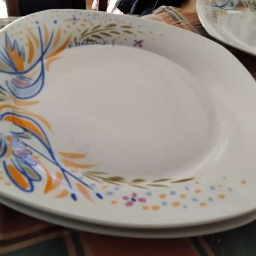 Stathopoulos collectible plates set of 4, like new, large