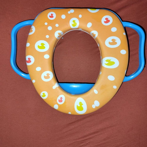 Children's toilet seat used with soft cushion and duck decoration