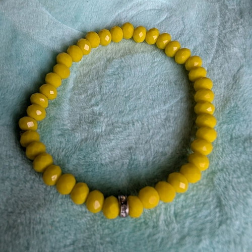 Yellow bracelet like new, bright and beautiful