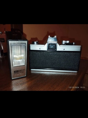 Camera like new with flash and case, battery needed