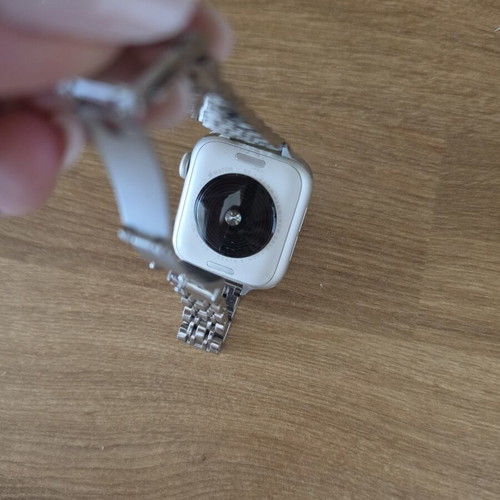 Apple Watch 40mm like new with extra straps and bracelet