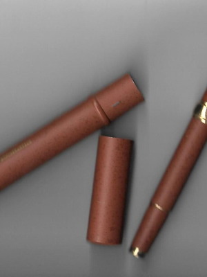 Assitalia collectible pen like new with original metal case