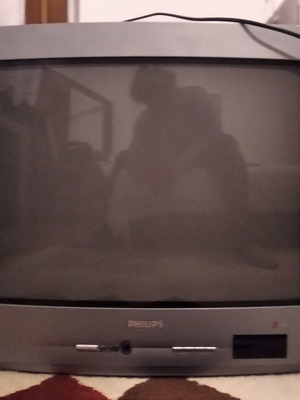 TV Philips 20' μεταχειρισμένο, μη επίπεδη οθόνη, με αποκωδικοποιητή