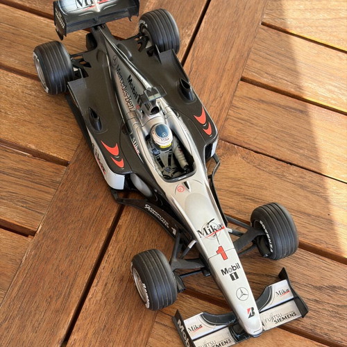 Mclaren MP4/15 1:18 Hot Wheels model used