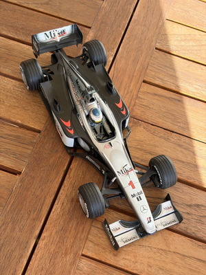 Mclaren MP4/15 1:18 Hot Wheels model used