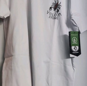volcom t-shirt medium
