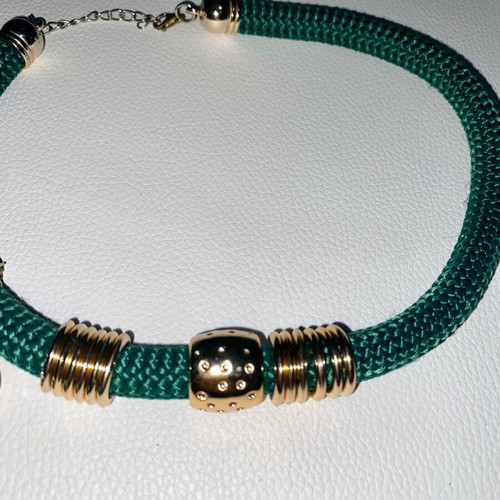Women's necklace and bracelet green and gold like new